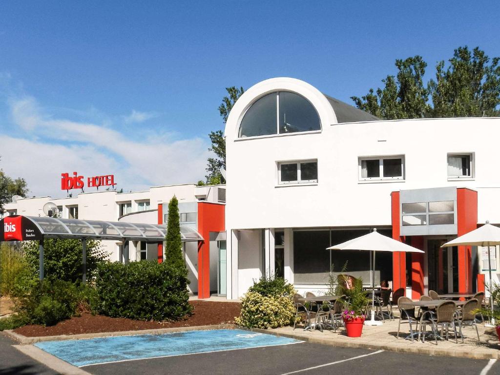 Hôtel ibis Poitiers Beaulieu 1 rue du Bois Dousset 86000 Poitiers