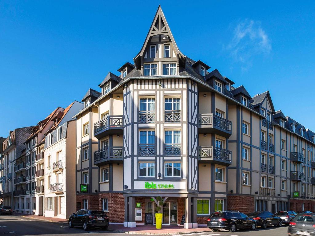 Hôtel ibis Styles Deauville Centre 10 rue Fossorier 14800 Deauville