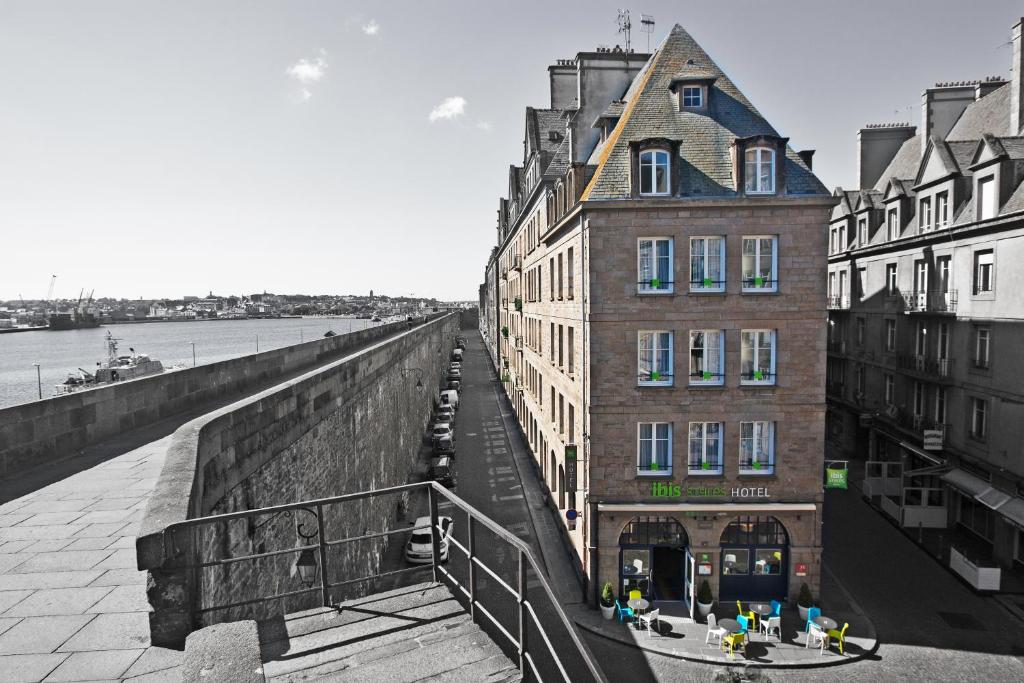 Hôtel ibis Styles Saint Malo Centre Historique 4 Place Du Poids Du Roi 35400 Saint-Malo