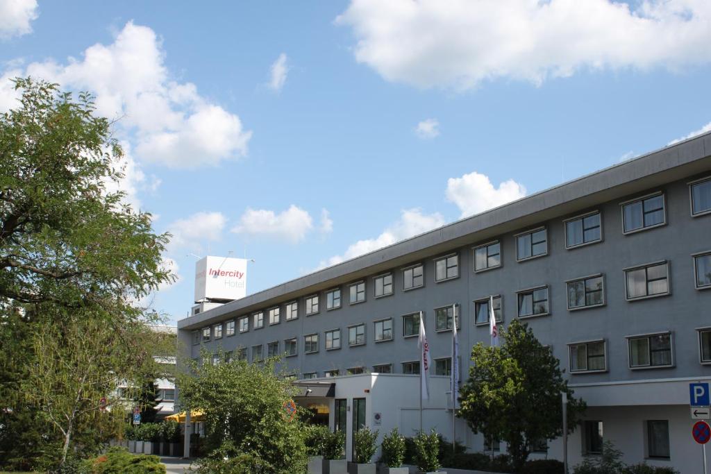 Hôtel IntercityHotel Frankfurt Airport Am Luftbrückendenkmal 1 60549 Francfort-sur-le-Main