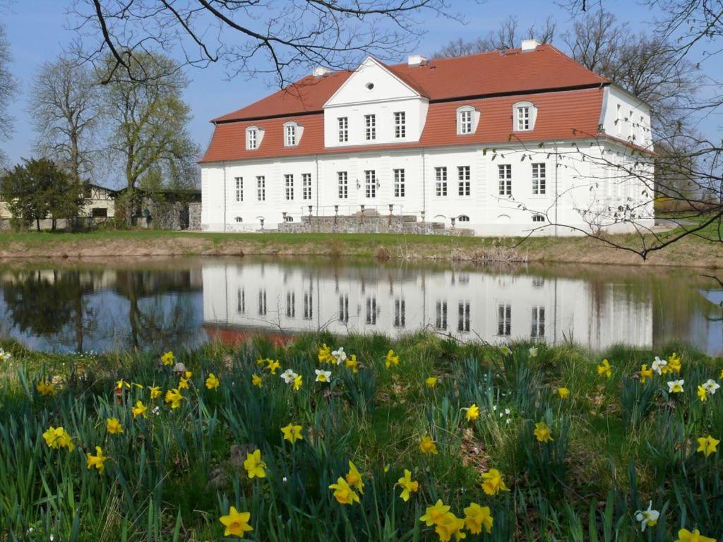 Jagdschloss Kotelow Schlossallee 2, 17099 Kotelow