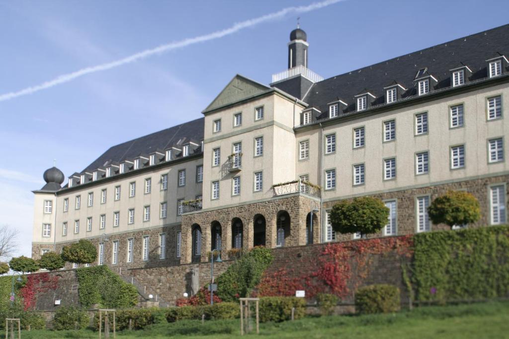 Hôtel Kardinal Schulte Haus Overather Straße 51-53 51429 Bergisch Gladbach