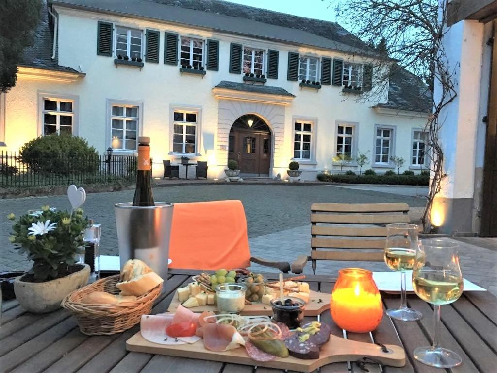 Hôtel Karolingerhof Reissstrasse 9 54536 Kröv