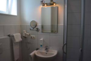 Hôtel Klausdorfer Hof Schwentinestr. 2 24222 Schwentinental Schleswig-Holstein
