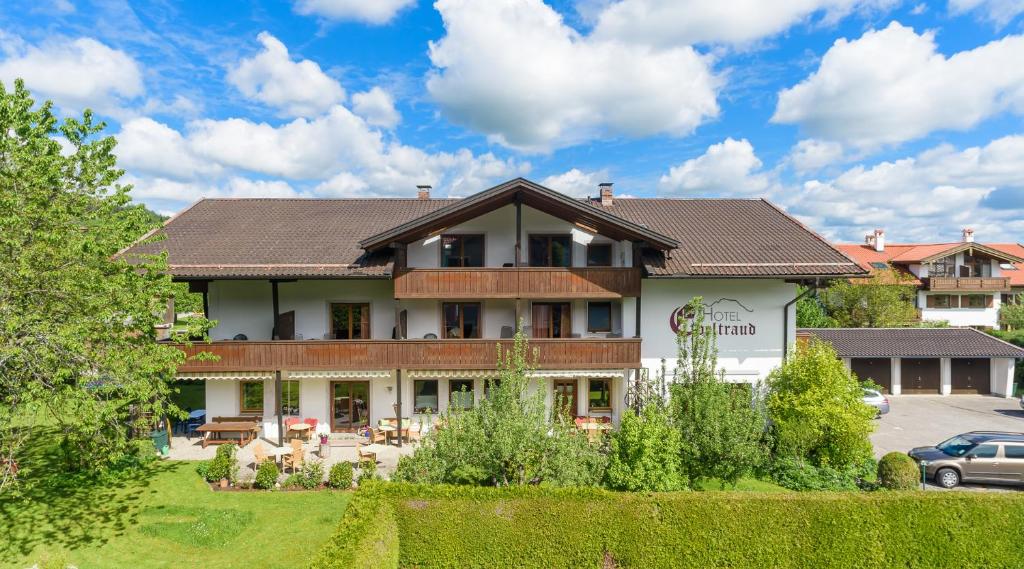 Hôtel Kleines Hotel Edeltraud Narzissenweg 15 83229 Aschau im Chiemgau