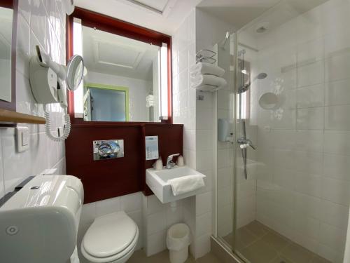Kyriad Direct Roanne Hôtel