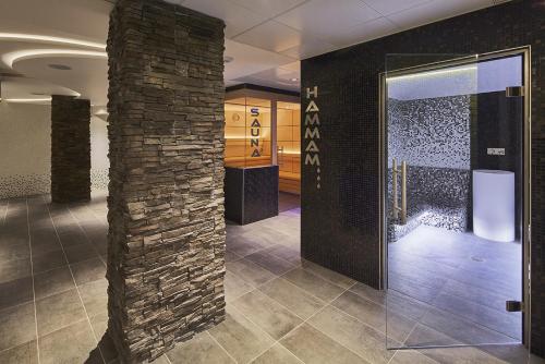 Kyriad Prestige Lyon Est - Saint Priest Eurexpo Hotel and SPA