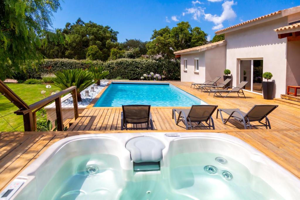 L'Avenue 34300 Agde