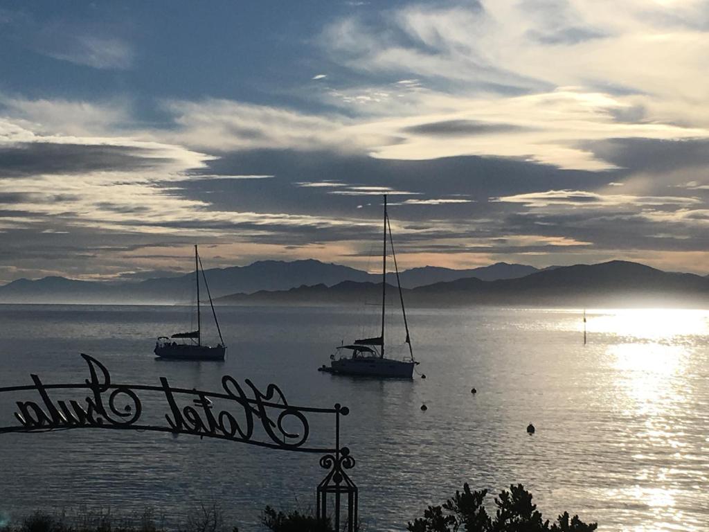 L'Isula Rossa Route du port, 20220 LʼÎle-Rousse