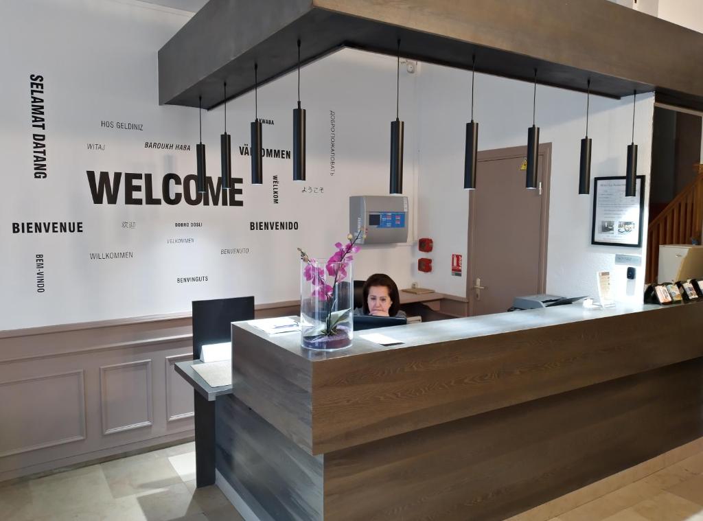 Hôtel La Buissonnière 36, Avenue Saint Jean 58800 Corbigny