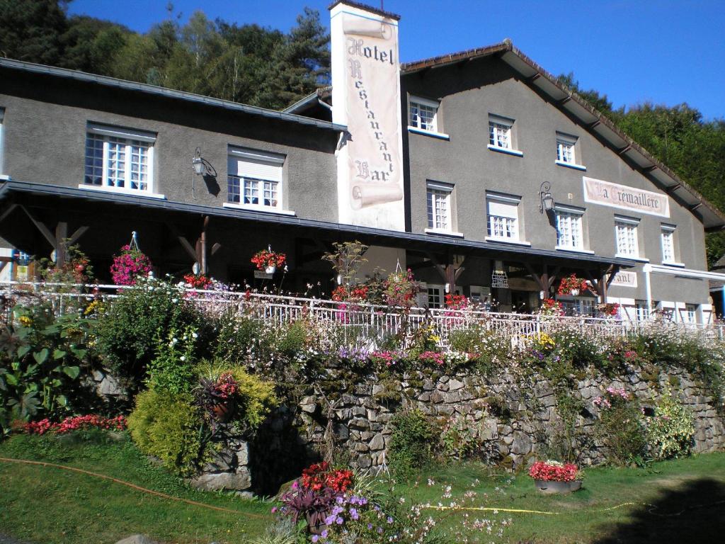 Hôtel La Cremaillere le pont du bouchet 63380 Miremont