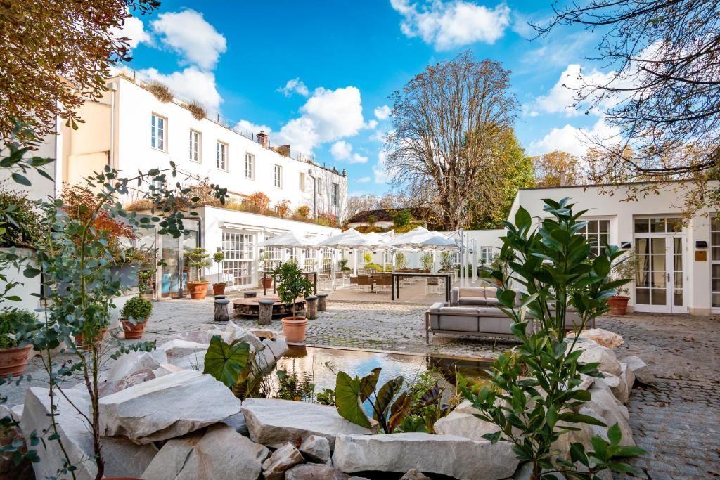 Hôtel La Demeure Du Parc 6 Rue d'Avon 77300 Fontainebleau