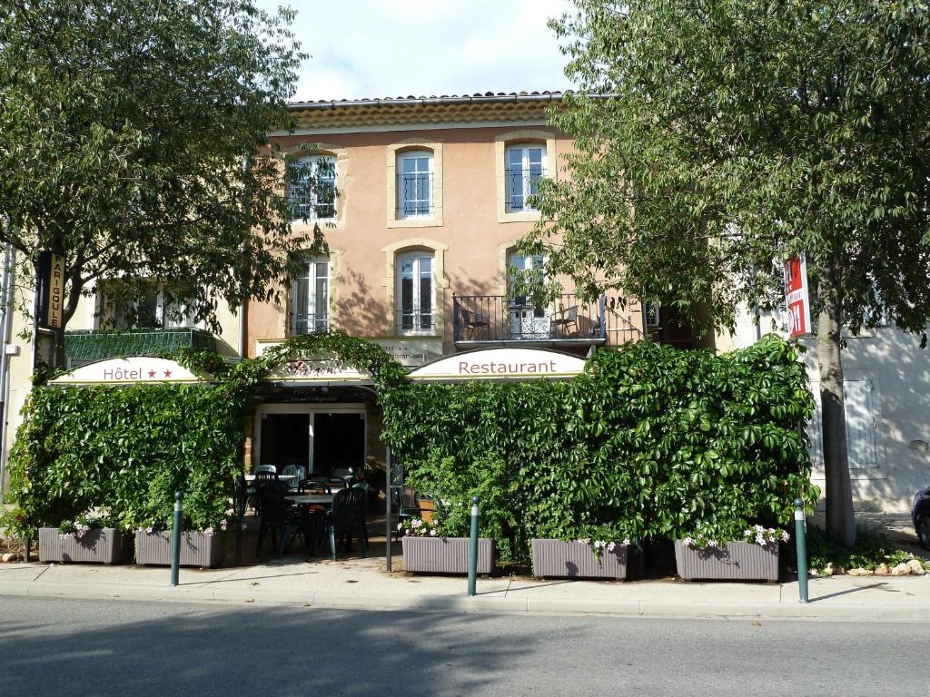 Hôtel La Farigoule 26 Cours Maurice Trintignant 84290 Sainte-Cécile-les-Vignes