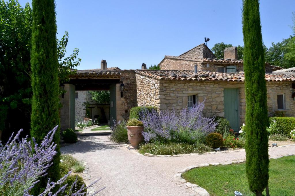 Hôtel LA FERME DE LA HUPPE Hameau des Pourquiers RD 156 84220 Gordes