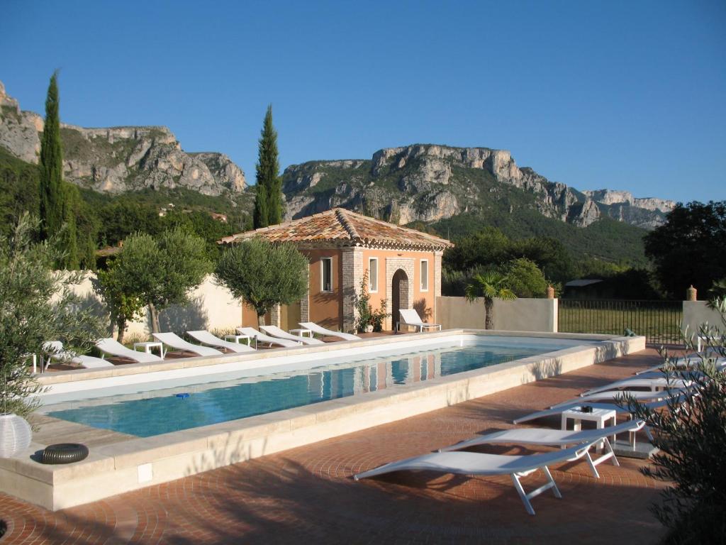 Hôtel La Ferme Rose-Hôtel de Charme La Ferme Rose, Chemin de Peyrengue 04360 Moustiers-Sainte-Marie