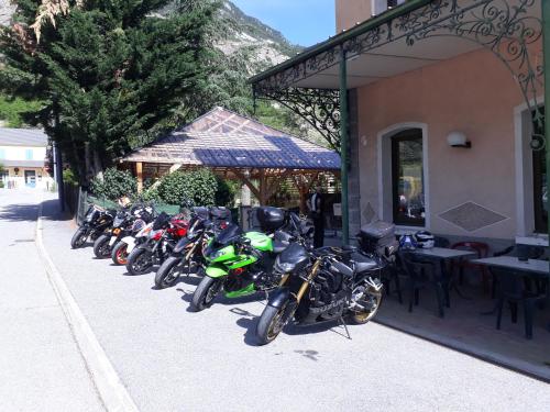 Hotel La Gare LʼArgentière-la-Bessée france