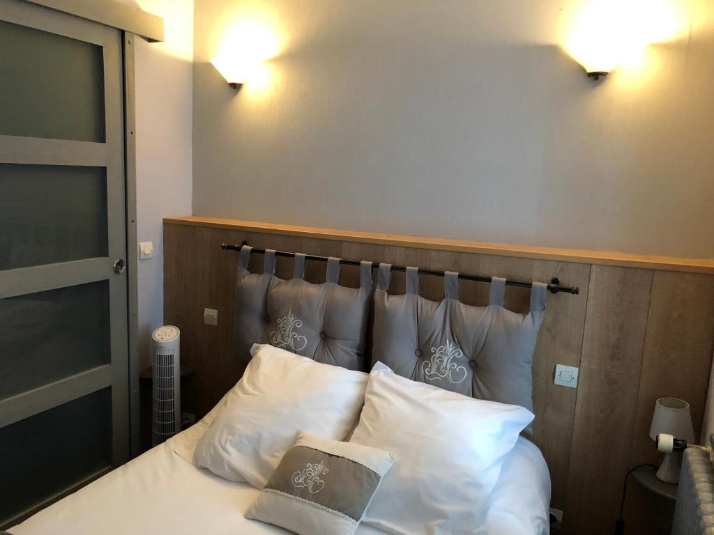 Hôtel La Grange Le Bourg 36400 Chassignolles