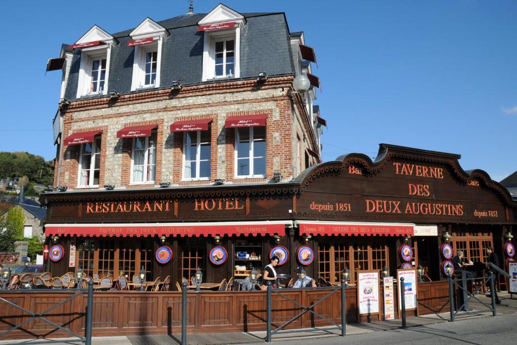 La Taverne des Deux Augustins Place Foch, 76790 Étretat