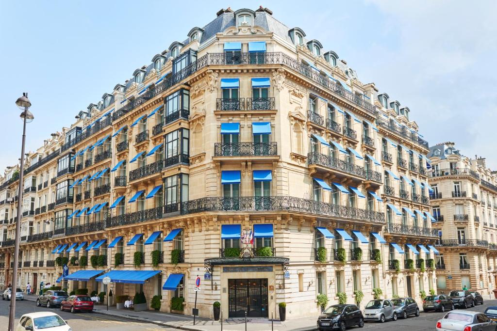 Hôtel La Tremoille Paris 14 rue de la Tremoille 75008 Paris