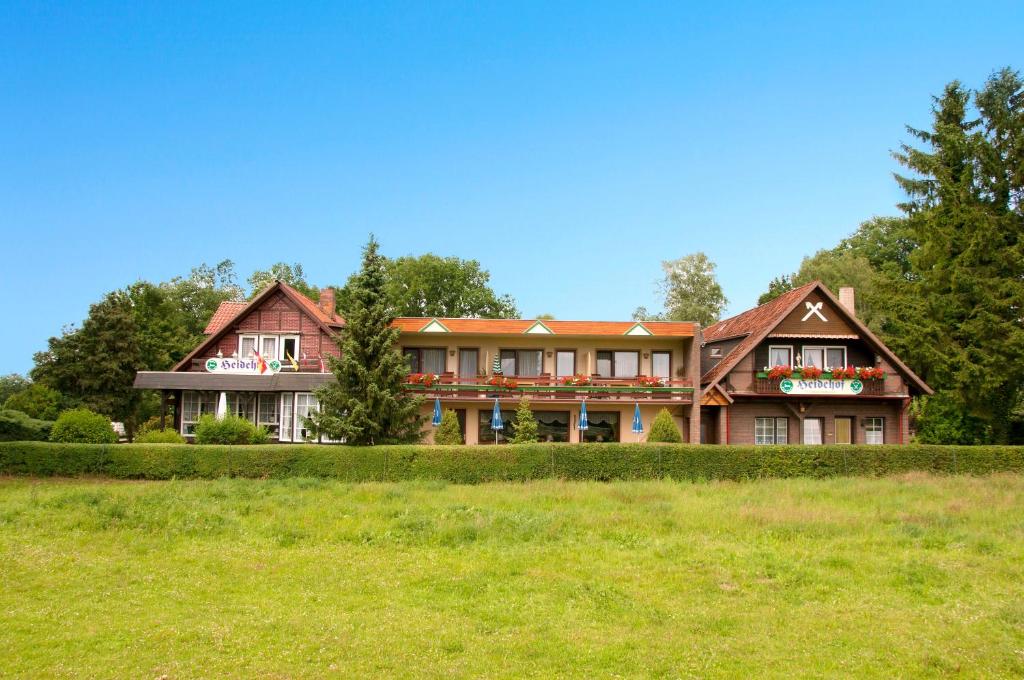 Hôtel Land-gut-Hotel Landhaus Heidehof Reddereitz 8 29459 Clenze
