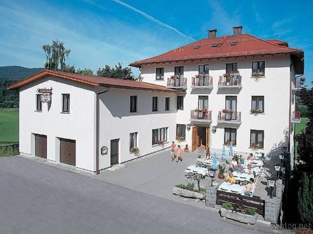 Hôtel Hotel Landgasthof Hacker Bahnhofstraße 7, 94239 Zachenberg