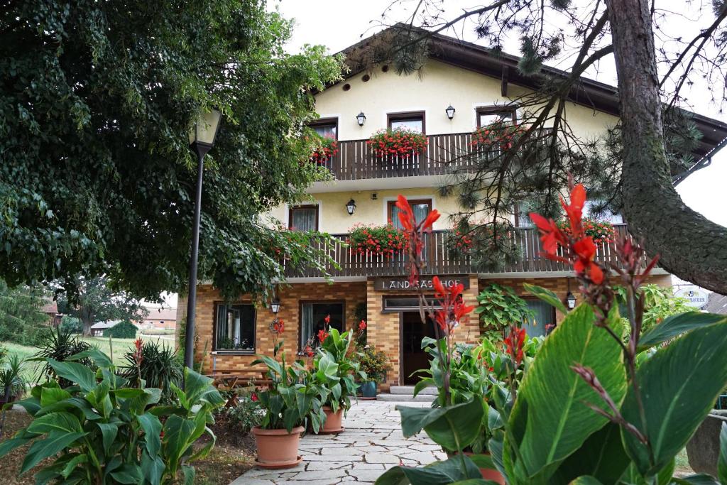 Hôtel Hotel-Landgasthof Henghuber Grassersdorf 1, 92444 Rötz