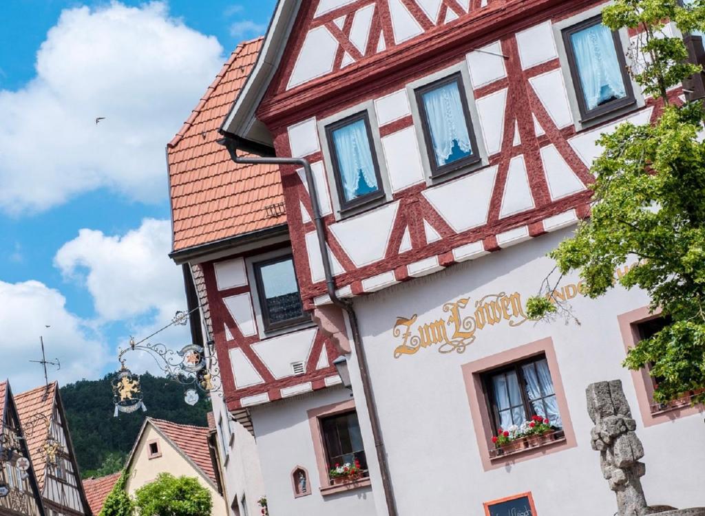 Hôtel Landgasthof- Hotel Löwen Würzbuger-Straße 5 97250 Erlabrunn