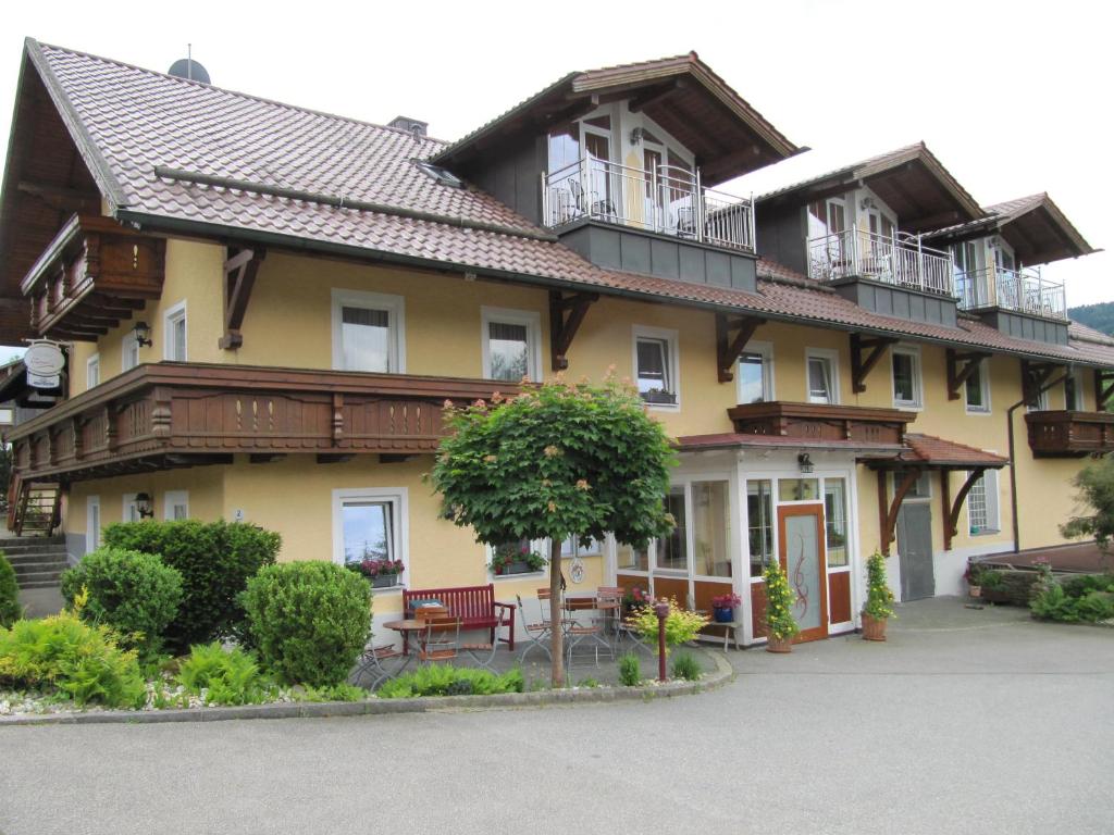 Hôtel Landgasthof-Hotel Zum Anleitner Gneißen 2 94371 Rattenberg