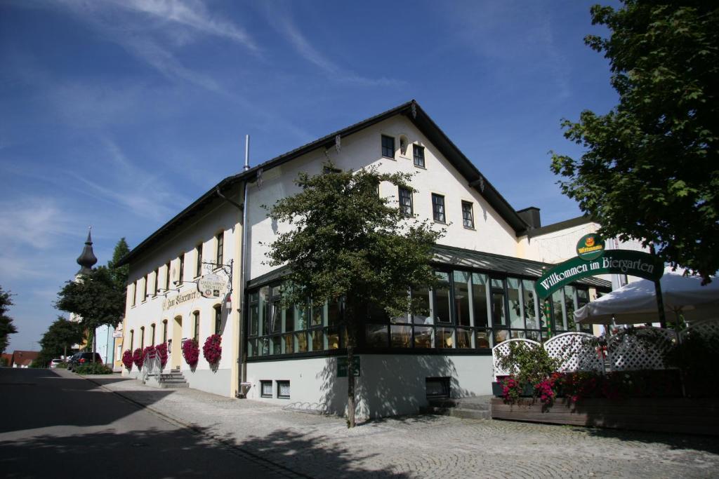 Maison d'hôtes Hotel - Landgasthof Obermaier Zum Vilserwirt Hauptstraße 19, 84169 Altfraunhofen