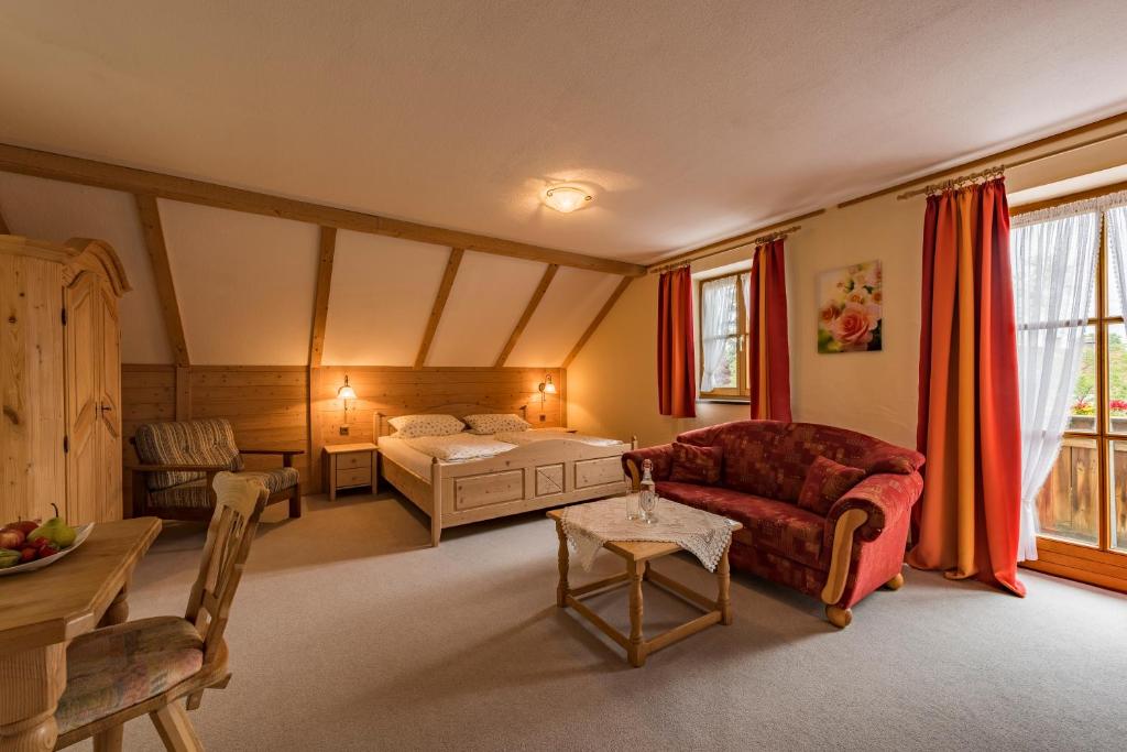 Hôtel Landgasthof Wangerstuben Kardinalstr. 25 86869 Oberostendorf