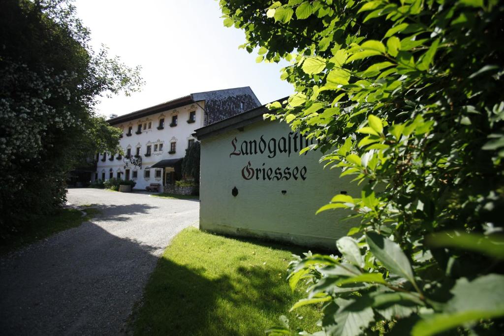 Hôtel Landhaus Griessee Großbergham 16 83119 Obing