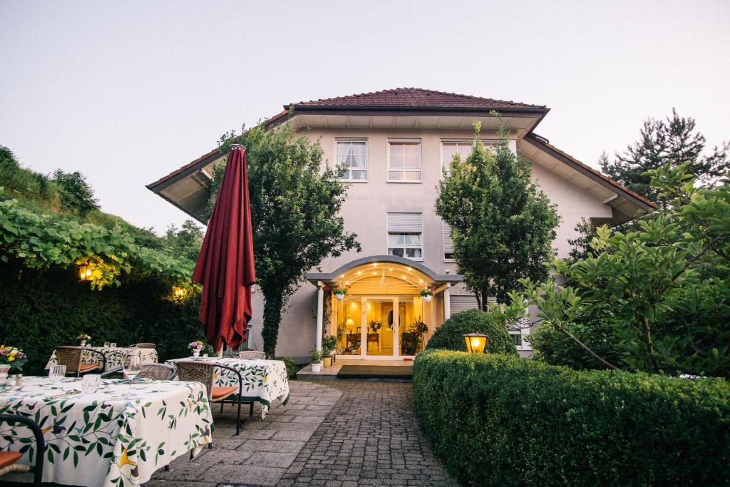 Hôtel Landhaus Keller - Hotel & Restaurant Gartenstraße 21 79364 Malterdingen