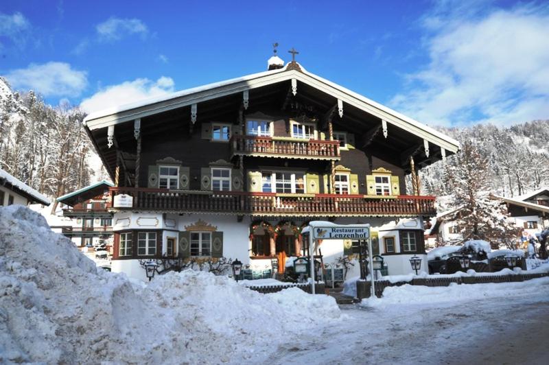 Hôtel Landhaus Lenzenhof Kirchplatz 8 83242 Reit im Winkl