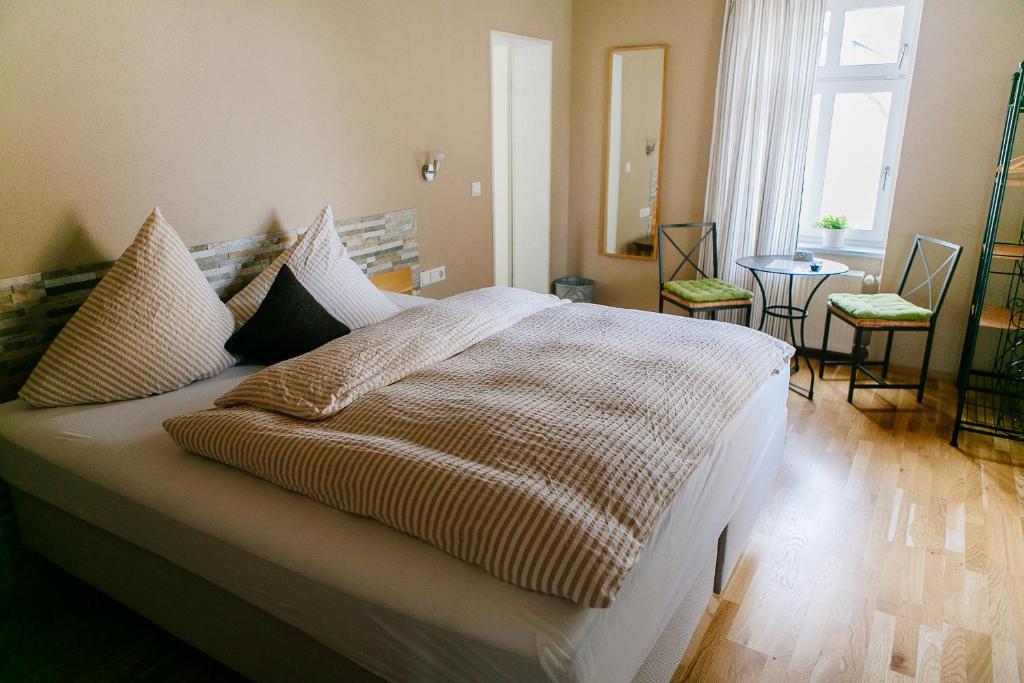 Landhotel Airport-Inn Büchenbeurener Strasse 11, 55483 Lautzenhausen
