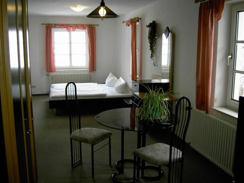 Hôtel Landhotel am Fuchsbach Wolfersdorf Hauptstraße 37 07980 Berga Thuringe