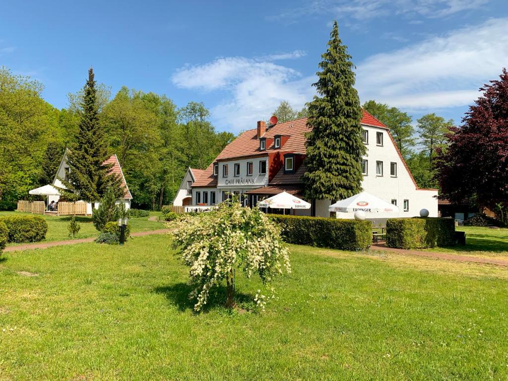 Landhotel Cafe Prälank Prälank-Kalkofen 4, 17235 Neustrelitz