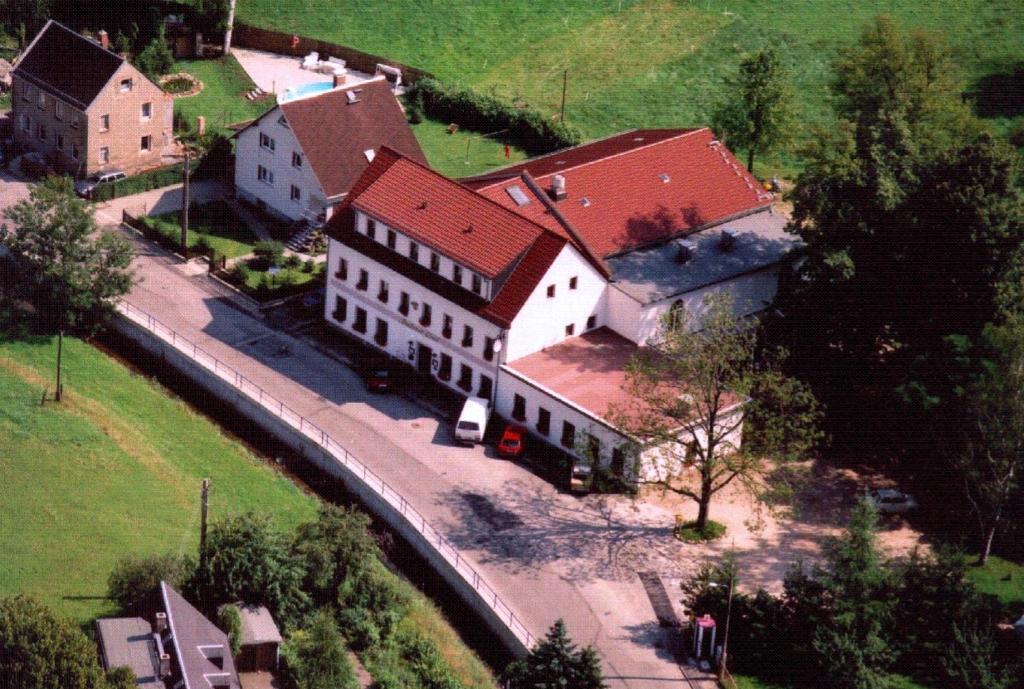 Landhotel Goldener Löwe mit Pension Am Taurastein Burkersdorfer Straße 122, 09217 Burgstaedt