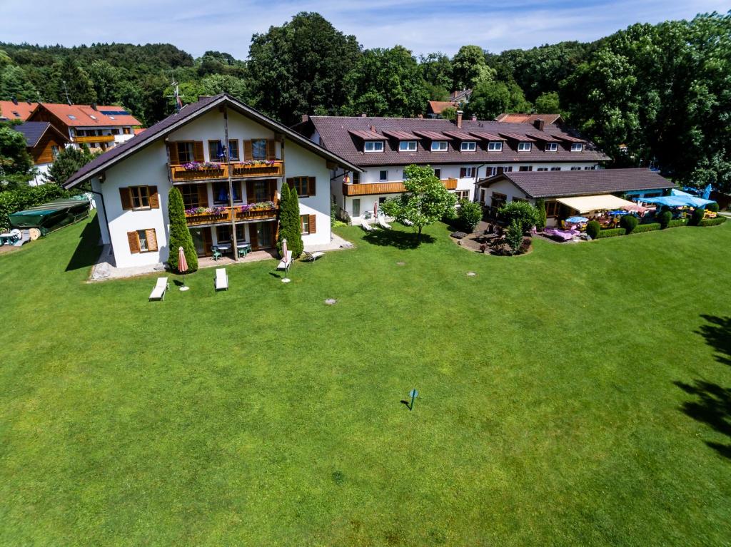 Hôtel Landhotel Huber am See Holzbergstraße 7 82541 Münsing