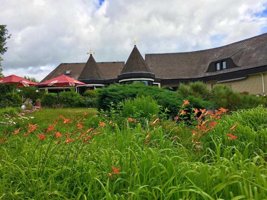 Landhotel Hubertus Röderweg 9-11, 97656 Unterelsbach
