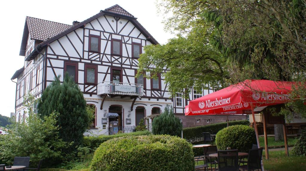 LandHotel Lönskrug Lönsstraße 2, 37627 Hellental
