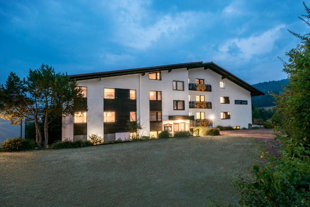 Landhotel Lortz 3 Eberbach, 64385 Klein Gumpen