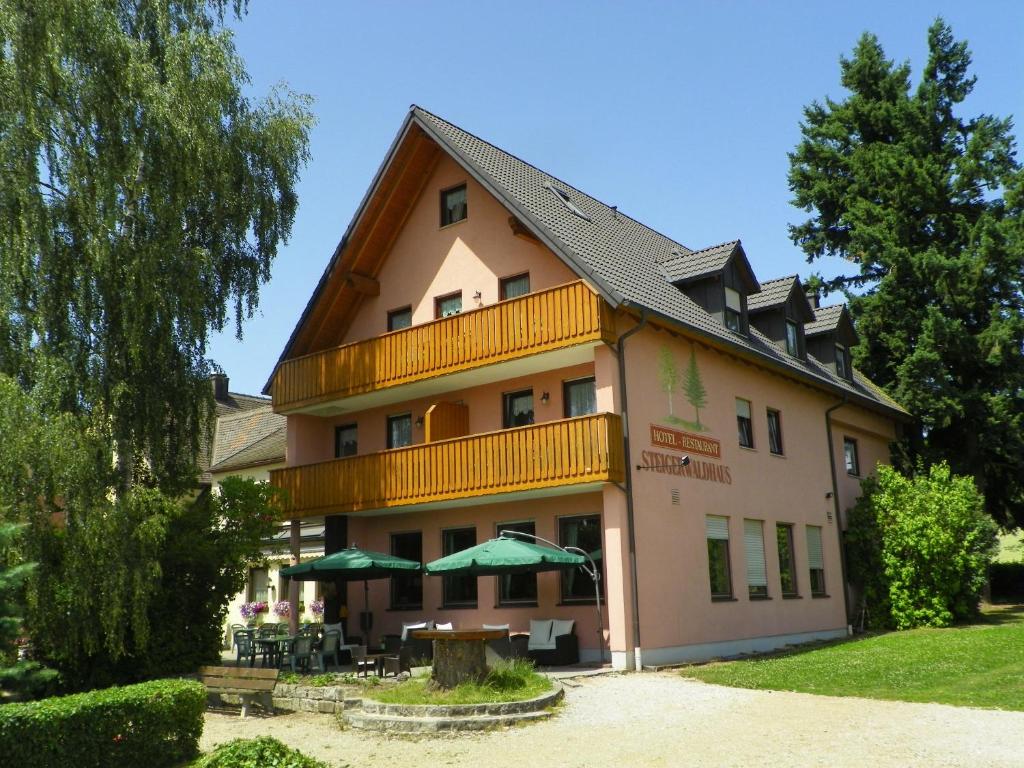 Landhotel Steigerwaldhaus Oberrimbach 2, 96152 Burghaslach