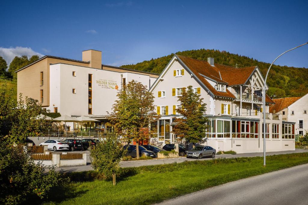 Landhotel Wilder Mann Mettingerstraße 11, 79805  Eggingen