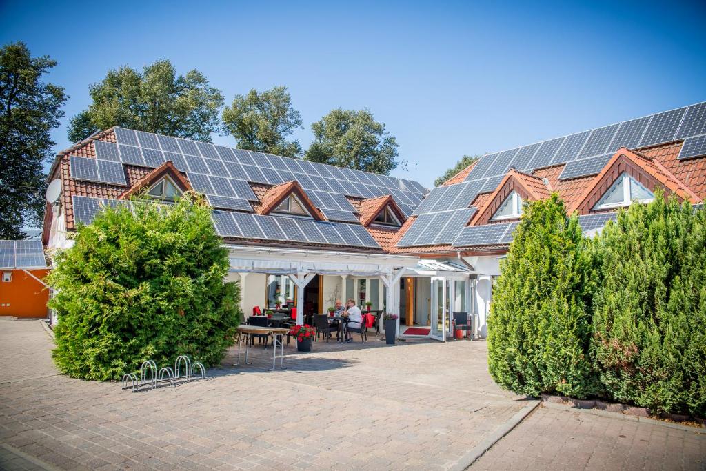Landhotel zum Baggernpuhl Brandenburger Allee 6, 14641 Wachow