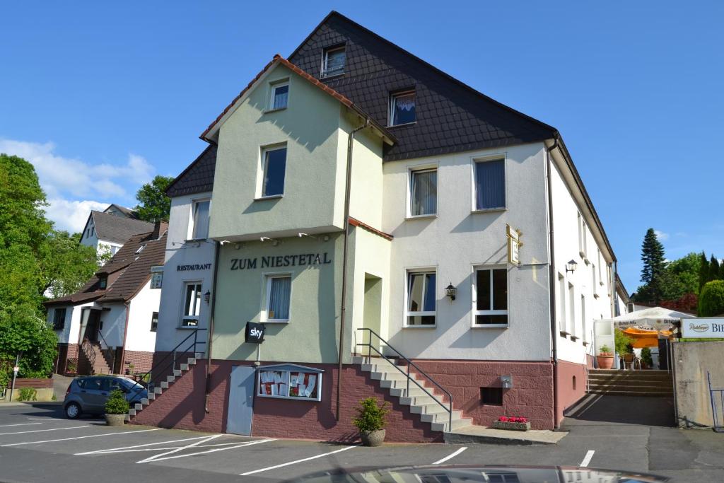 Landhotel Zum Niestetal Niestetalstr. 16, 34266 Cassel