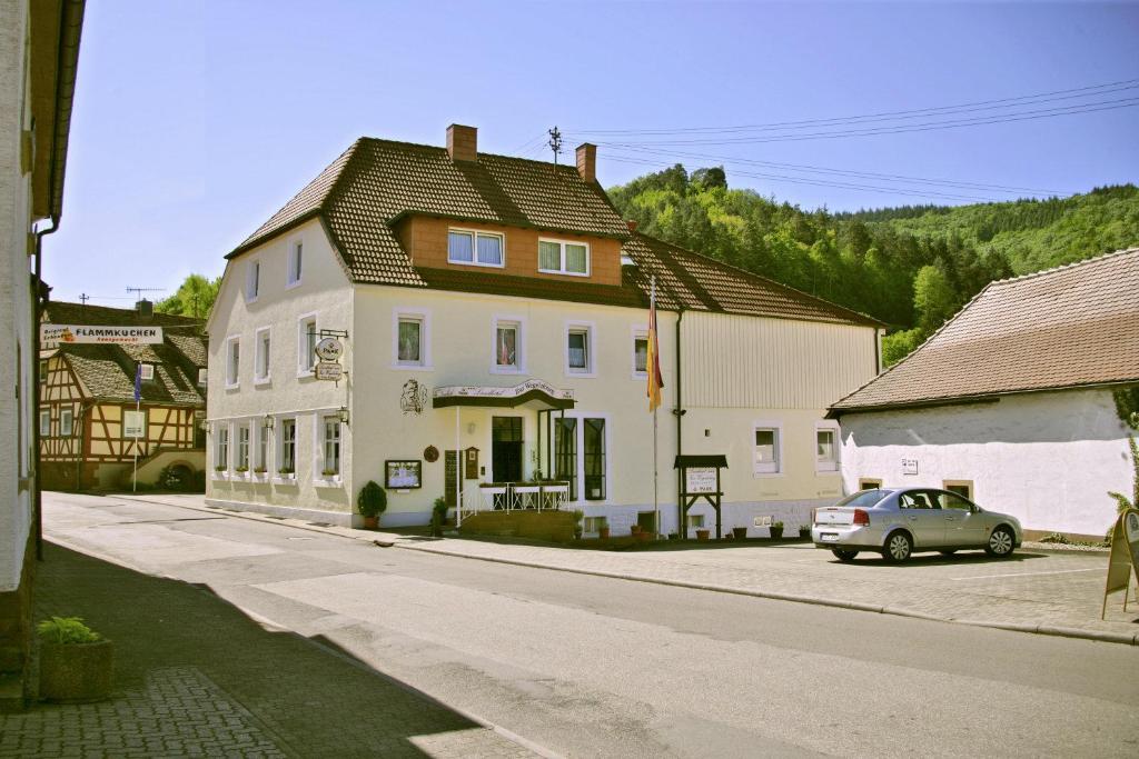 Landhotel Zur Wegelnburg Hauptstrasse 8, 66996 Schönau