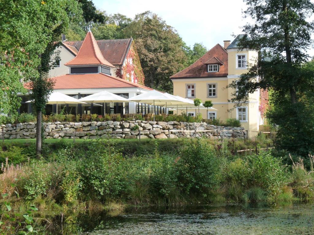 Hôtel Landschloss Ernestgrün Rothmühle 15 95698 Neualbenreuth