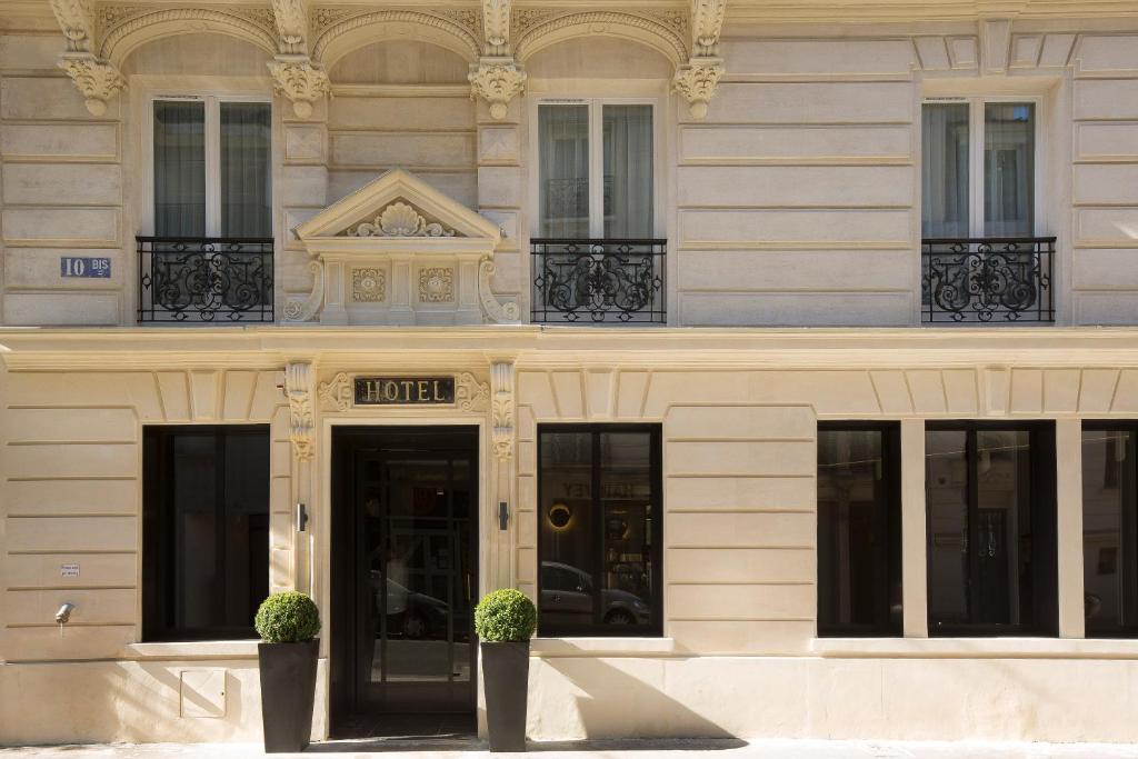 Hôtel Hotel Le 10 BIS 10 Bis, rue du Débarcadère, 75017 Paris