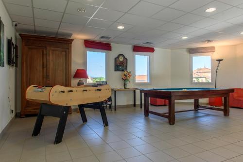 Hotel Le Chatard Sarcey france