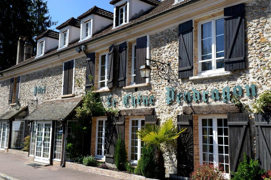 Hôtel Le Chene Pendragon 17 RUE DE LA CROIX BLANCHE 78610 Saint-Léger-en-Yvelines